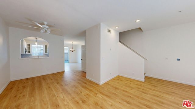 18347 Saticoy Street 31, Los Angeles, CA 91335