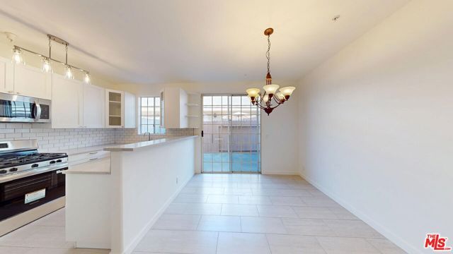 18347 Saticoy Street 31, Los Angeles, CA 91335