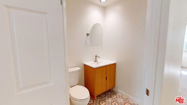 18347 Saticoy Street 31, Los Angeles, CA 91335