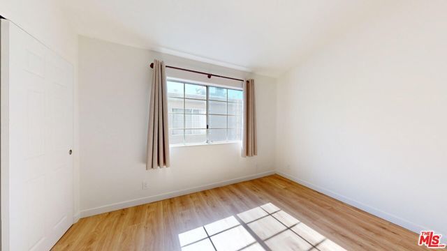 18347 Saticoy Street 31, Los Angeles, CA 91335