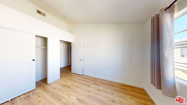 18347 Saticoy Street 31, Los Angeles, CA 91335