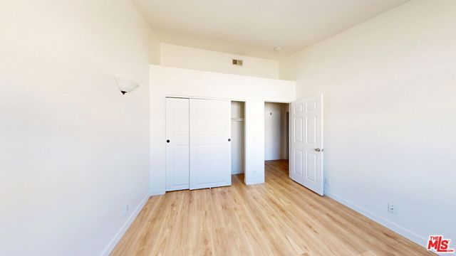 18347 Saticoy Street 31, Los Angeles, CA 91335