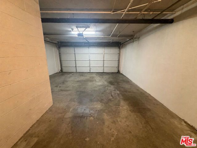 18347 Saticoy Street 31, Los Angeles, CA 91335