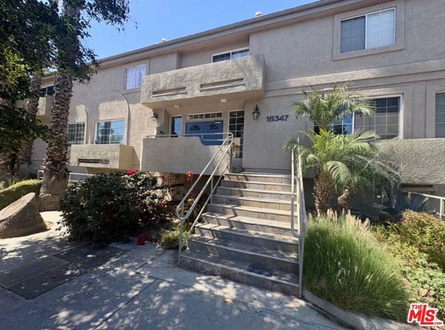 18347 Saticoy Street 31, Los Angeles, CA 91335