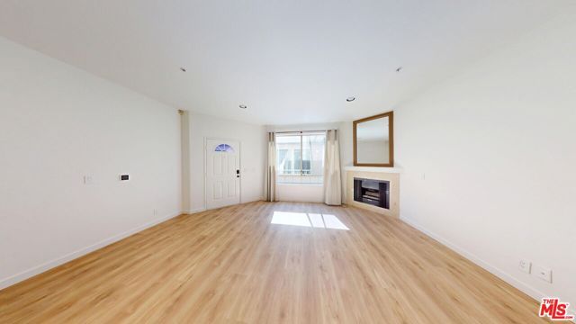 18347 Saticoy Street 31, Los Angeles, CA 91335
