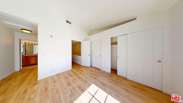 18347 Saticoy Street 31, Los Angeles, CA 91335