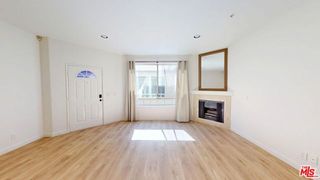 18347 Saticoy Street 31, Los Angeles, CA 91335