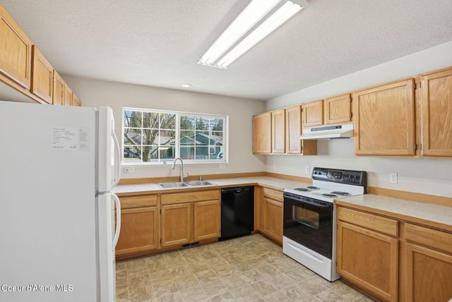 806 W Yarrow Ct, Post Falls, ID 83854