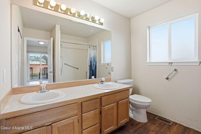 806 W Yarrow Ct, Post Falls, ID 83854