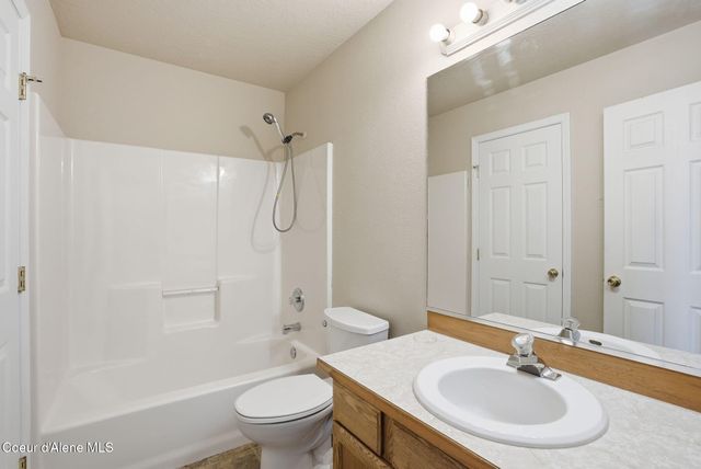 806 W Yarrow Ct, Post Falls, ID 83854