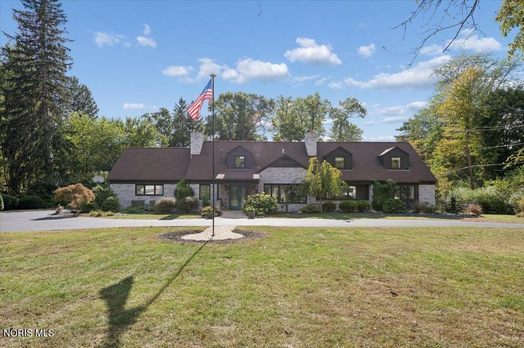 4545 Indian Road, Ottawa Hills, OH 43615