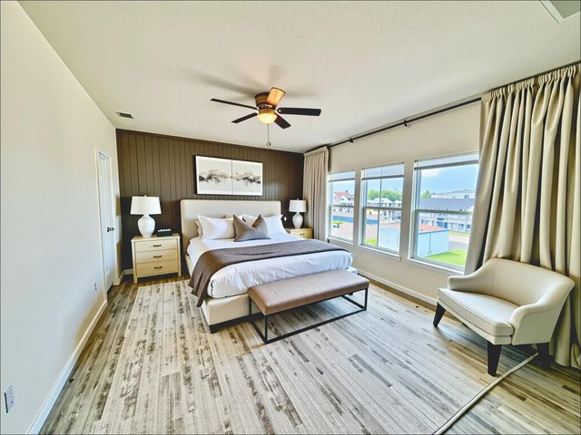 17 Edgewater Street, Hitchcock, TX 77563