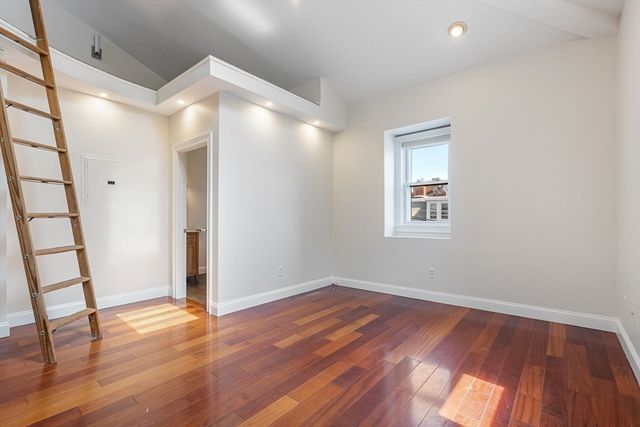 10 Beacon St 3, Chelsea, MA 02150