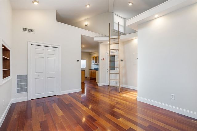 10 Beacon St 3, Chelsea, MA 02150