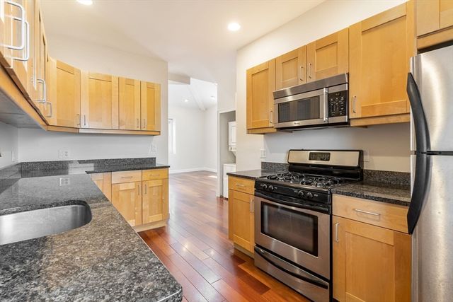 10 Beacon St 3, Chelsea, MA 02150