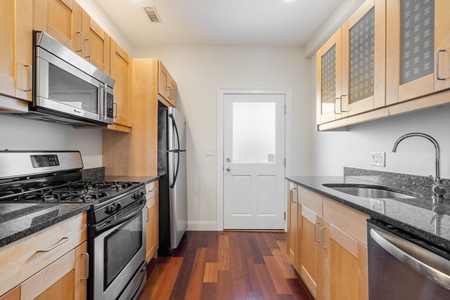 10 Beacon St 3, Chelsea, MA 02150