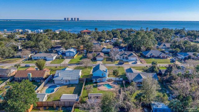 3230 Pins Ln, Gulf Breeze, FL 32563