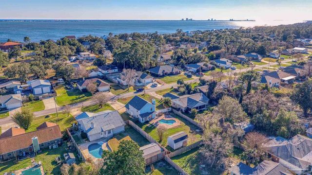 3230 Pins Ln, Gulf Breeze, FL 32563