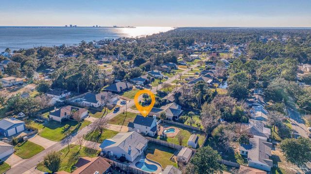 3230 Pins Ln, Gulf Breeze, FL 32563