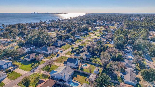 3230 Pins Ln, Gulf Breeze, FL 32563