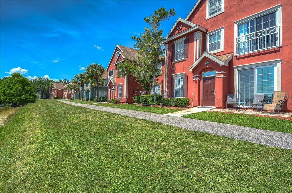 Image 2 of property listing at 9034 LAKE CHASE ISLAND WAY 9034, Tampa, FL 33626