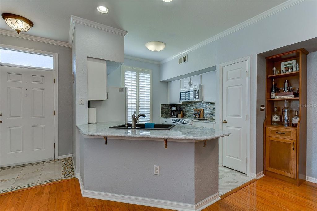 Image 18 of property listing at 9034 LAKE CHASE ISLAND WAY 9034, Tampa, FL 33626