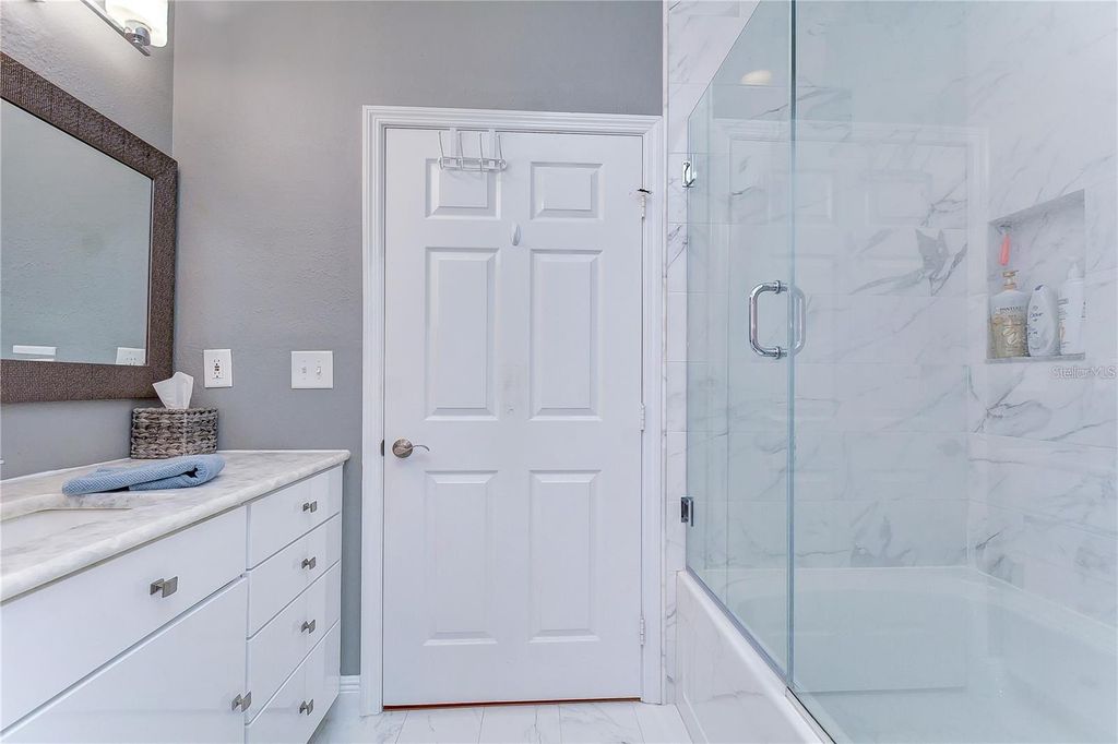 Image 29 of property listing at 9034 LAKE CHASE ISLAND WAY 9034, Tampa, FL 33626