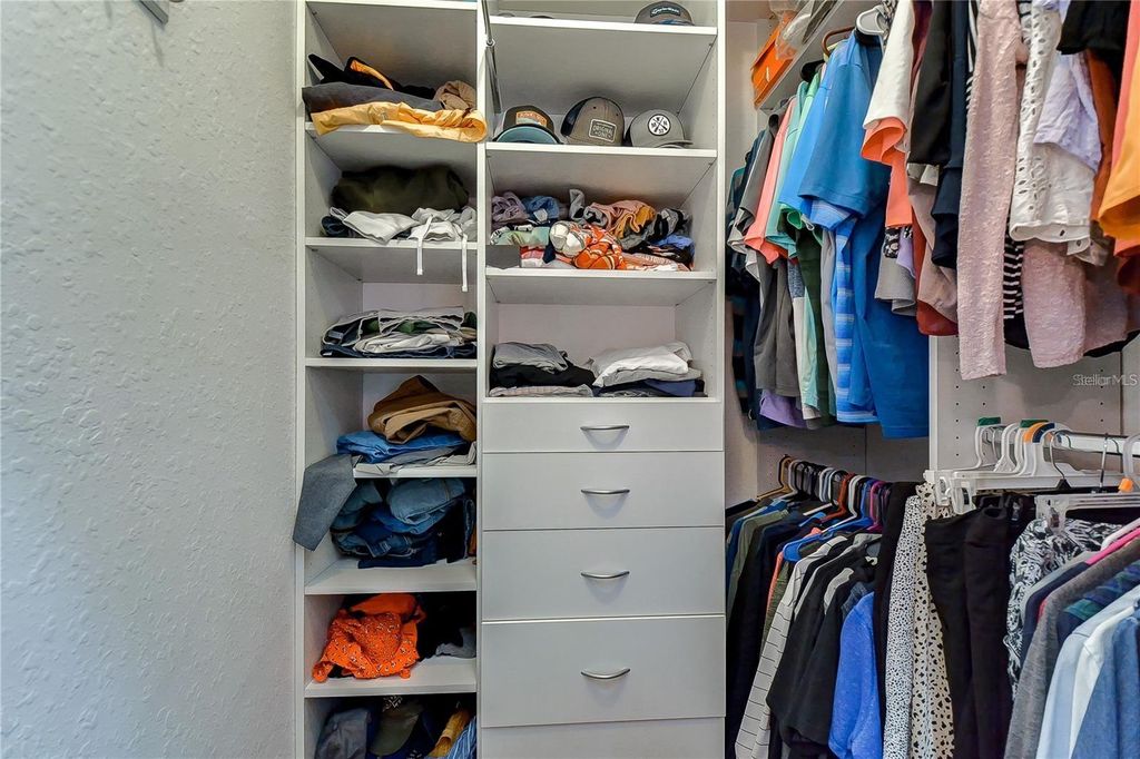 Image 30 of property listing at 9034 LAKE CHASE ISLAND WAY 9034, Tampa, FL 33626