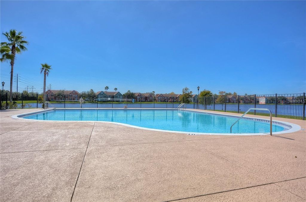 Image 34 of property listing at 9034 LAKE CHASE ISLAND WAY 9034, Tampa, FL 33626