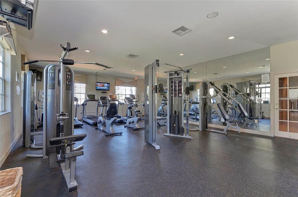 Image 38 of property listing at 9034 LAKE CHASE ISLAND WAY 9034, Tampa, FL 33626