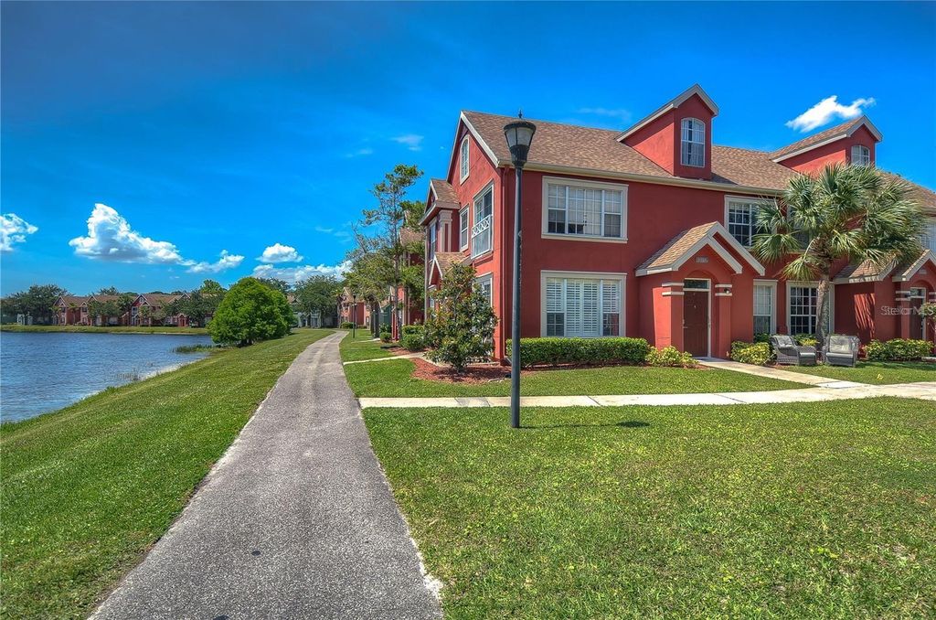 Image 5 of property listing at 9034 LAKE CHASE ISLAND WAY 9034, Tampa, FL 33626