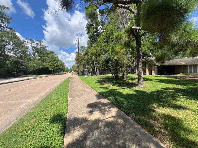 9302 Memorial Drive, Houston, TX 77024