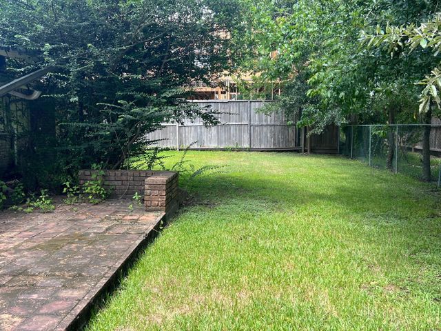 9302 Memorial Drive, Houston, TX 77024