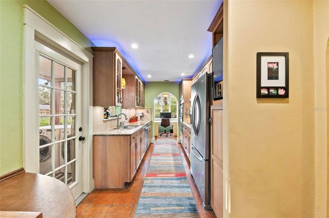 941 VIRGINIA DRIVE, Sarasota, FL 34234