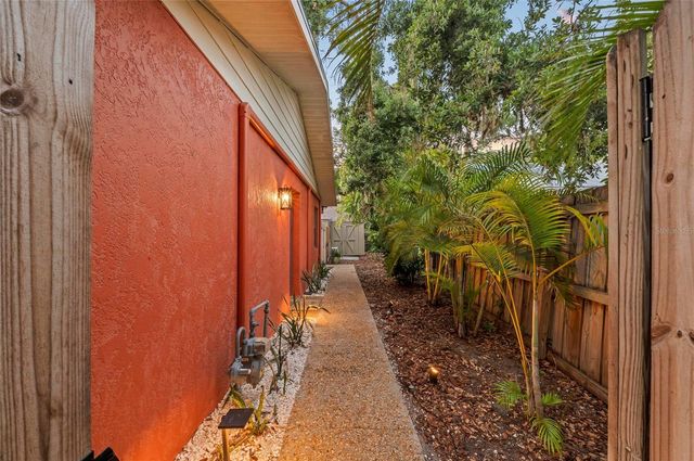 941 VIRGINIA DRIVE, Sarasota, FL 34234