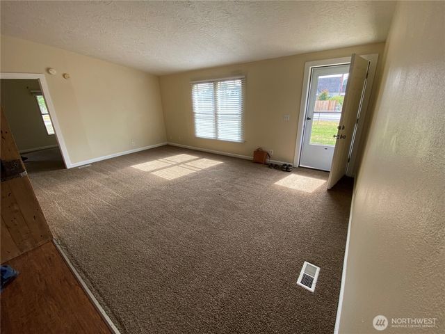 7412 Vickery Avenue E, Tacoma, WA 98443