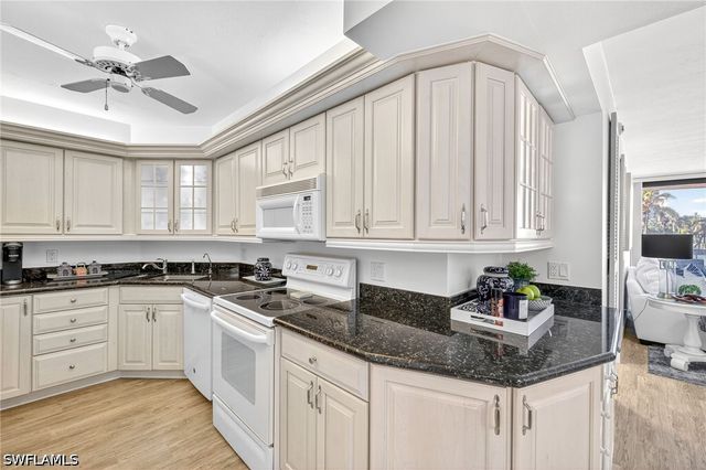 4001 Gulf Shore BLVD N 105, Naples, FL 34103