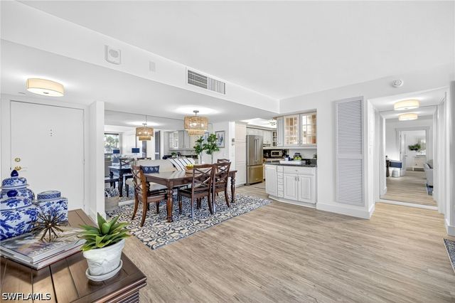 4001 Gulf Shore BLVD N 105, Naples, FL 34103