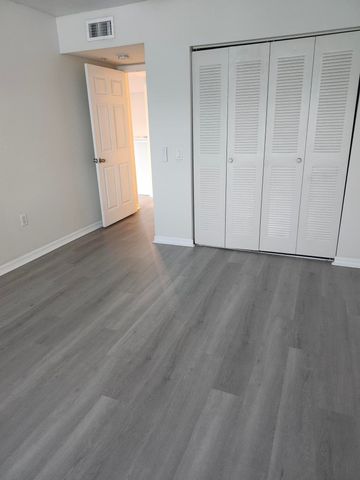 706 E VILLA Circle, Boynton Beach, FL 33435