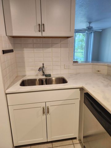 706 E VILLA Circle, Boynton Beach, FL 33435