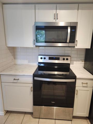 706 E VILLA Circle, Boynton Beach, FL 33435