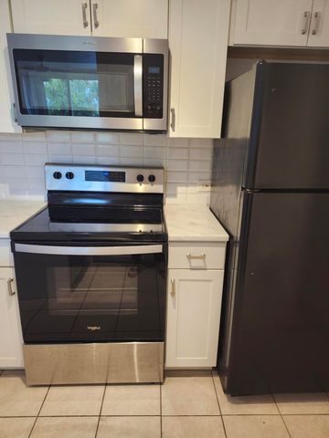 706 E VILLA Circle, Boynton Beach, FL 33435