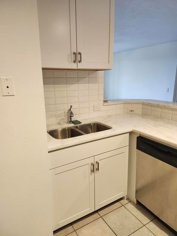 706 E VILLA Circle, Boynton Beach, FL 33435