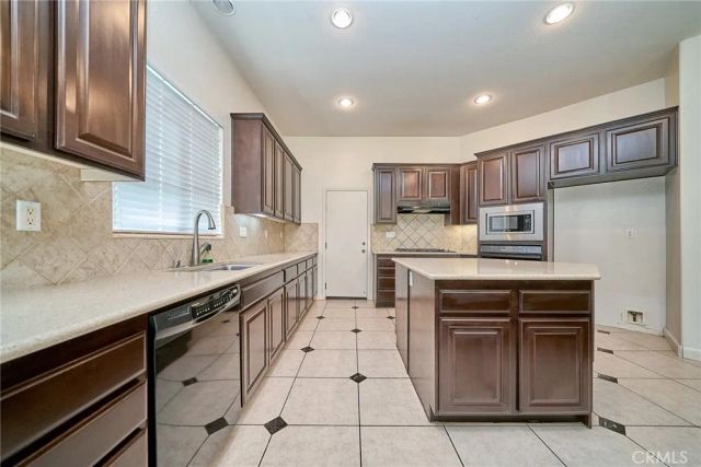 8827 Soothing Court, Corona, CA 92883