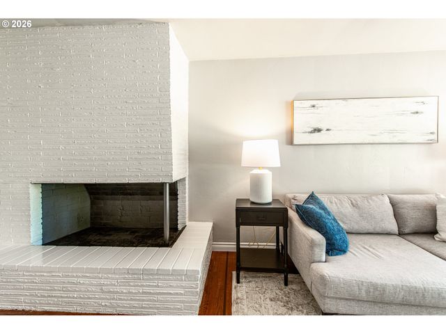 996 SHERWOOD Pl, Eugene, OR 97401