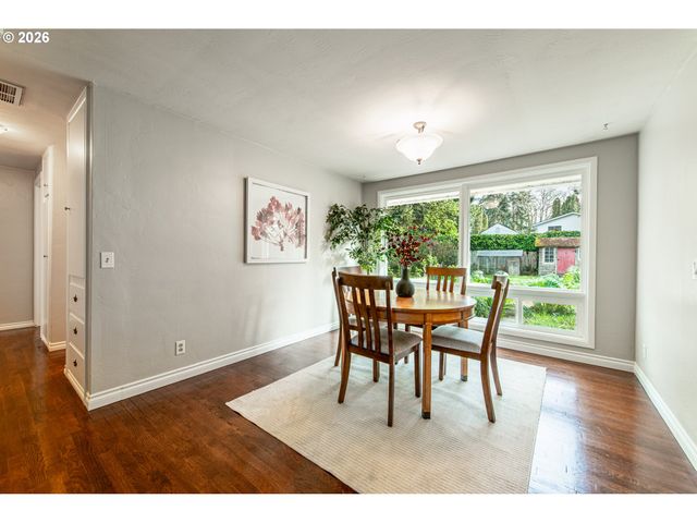 996 SHERWOOD Pl, Eugene, OR 97401