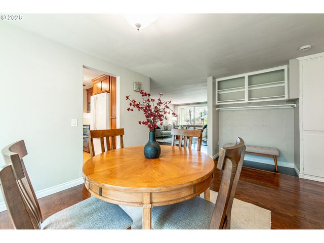 996 SHERWOOD Pl, Eugene, OR 97401