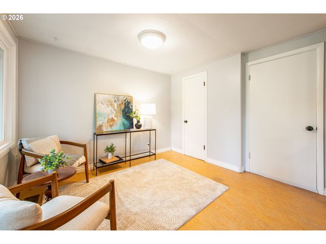 996 SHERWOOD Pl, Eugene, OR 97401