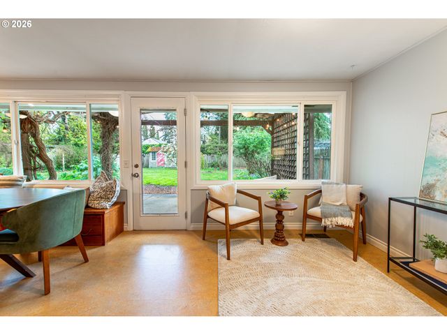 996 SHERWOOD Pl, Eugene, OR 97401