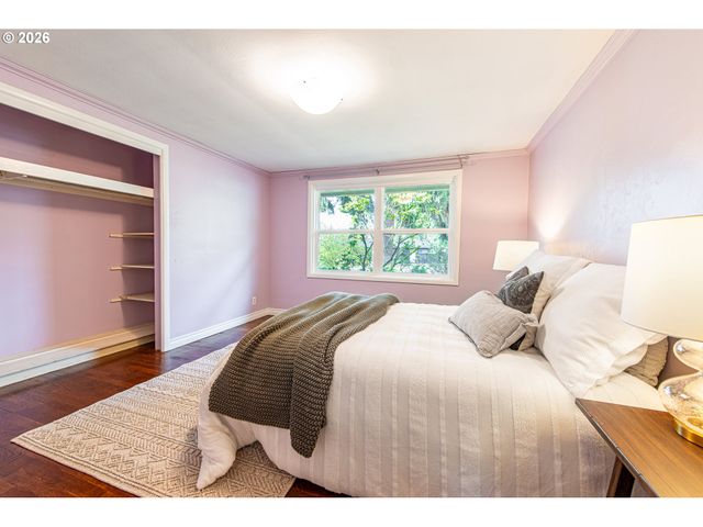 996 SHERWOOD Pl, Eugene, OR 97401